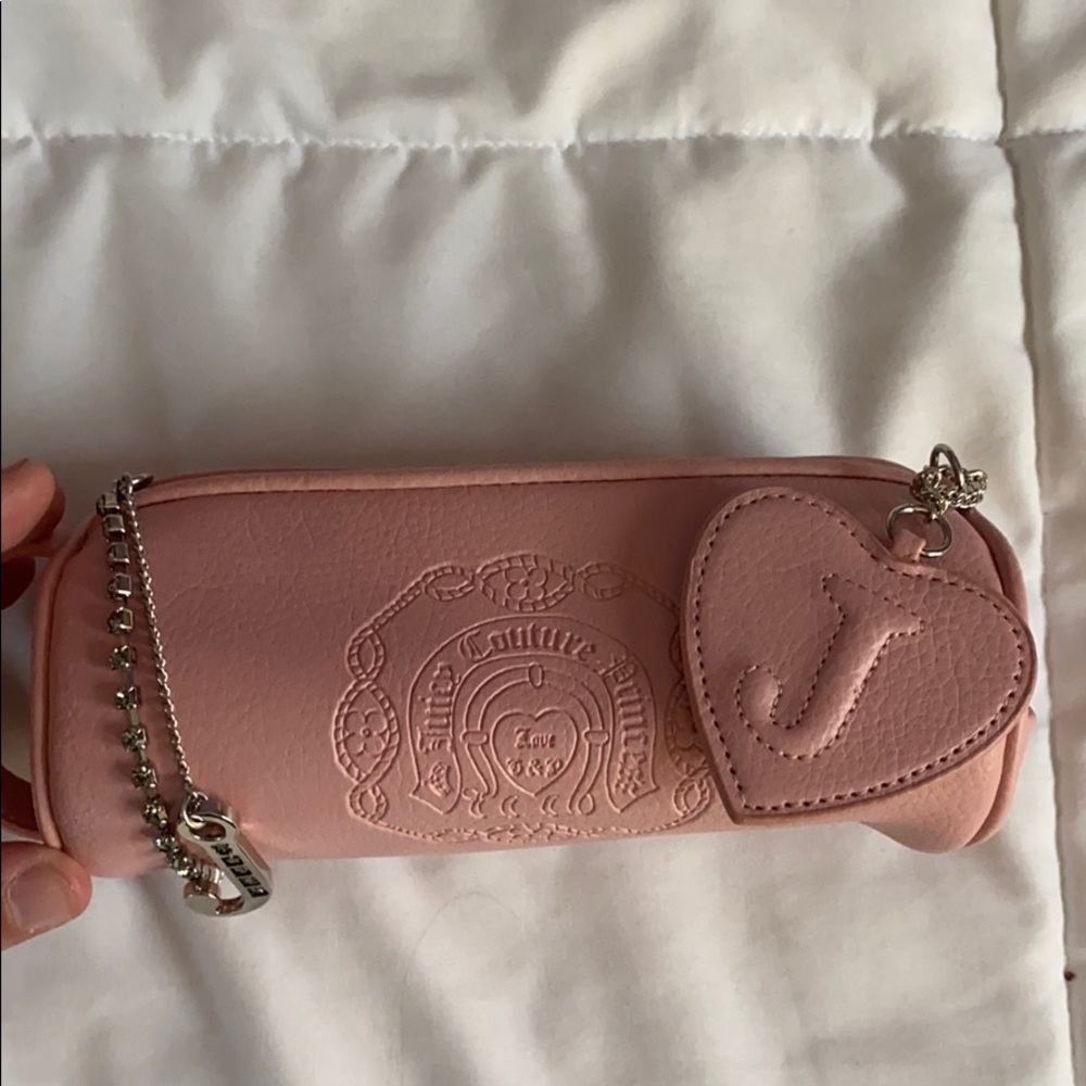 Juicy Couture Pouch w sunglass cleaner